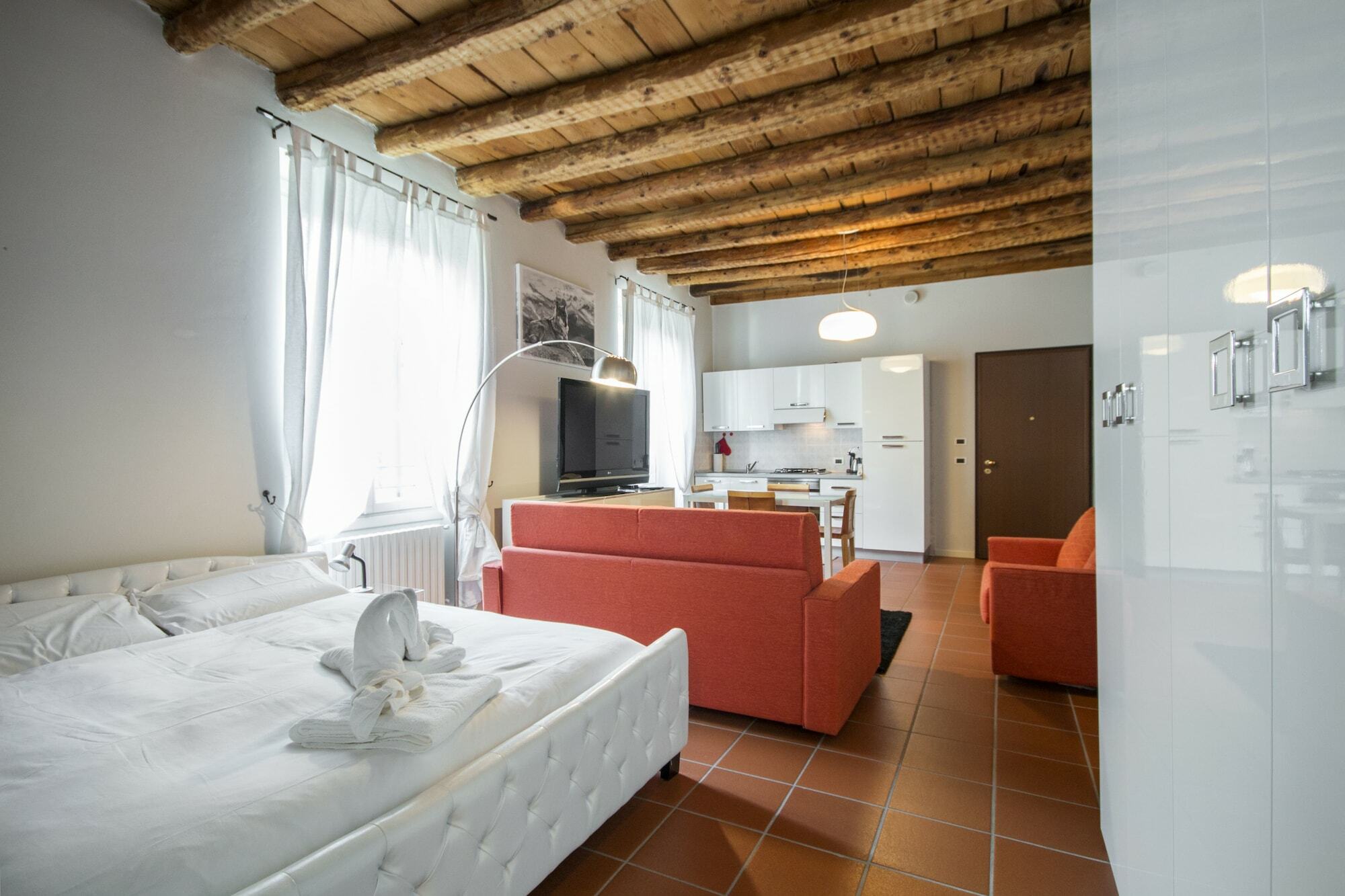 Soleluna Apartments - By Relais Di Giada Lake Como Екстериор снимка